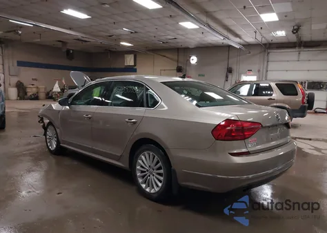 2016 Volkswagen Passat 1.8T Se z USA, uszkodzony, nr VIN 1VWBT7A38GC016342